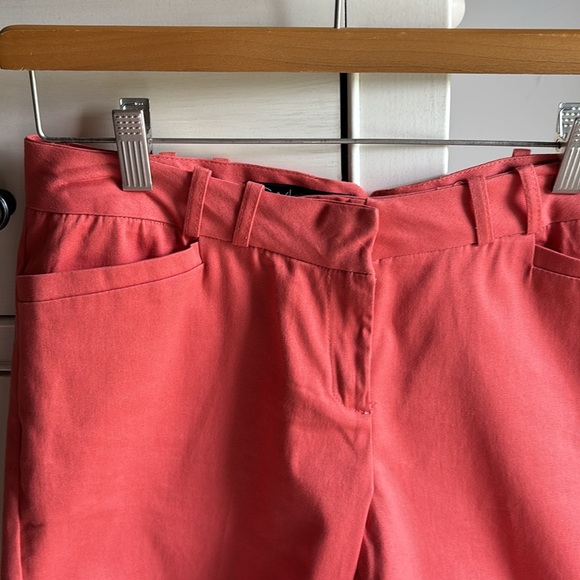 Coral Bermuda Shorts. Size 4 - Picture 2 of 9